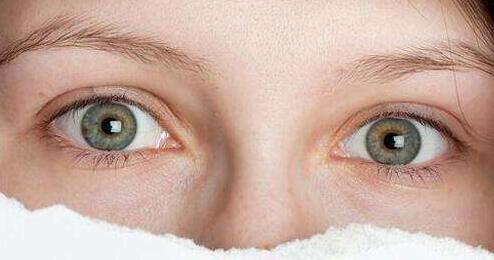 眼睛肿了是什么原因_眼睛肿的原因_百姓健康
